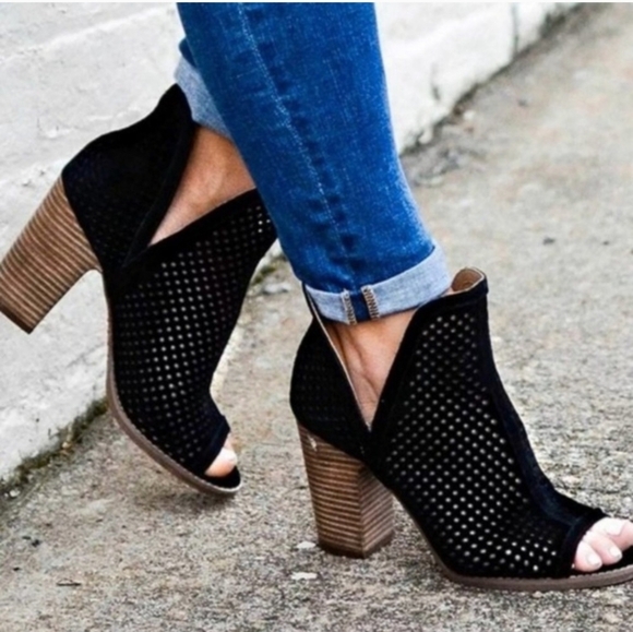 Lucky Brand Women Larise Black Peep-Toe Ankle Boots Shoes Sz 8M - Picture 1 of 13